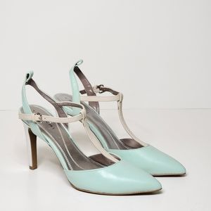 YAHARI Sarina T-strap anklestrap pointy toe heel sandals Size 6